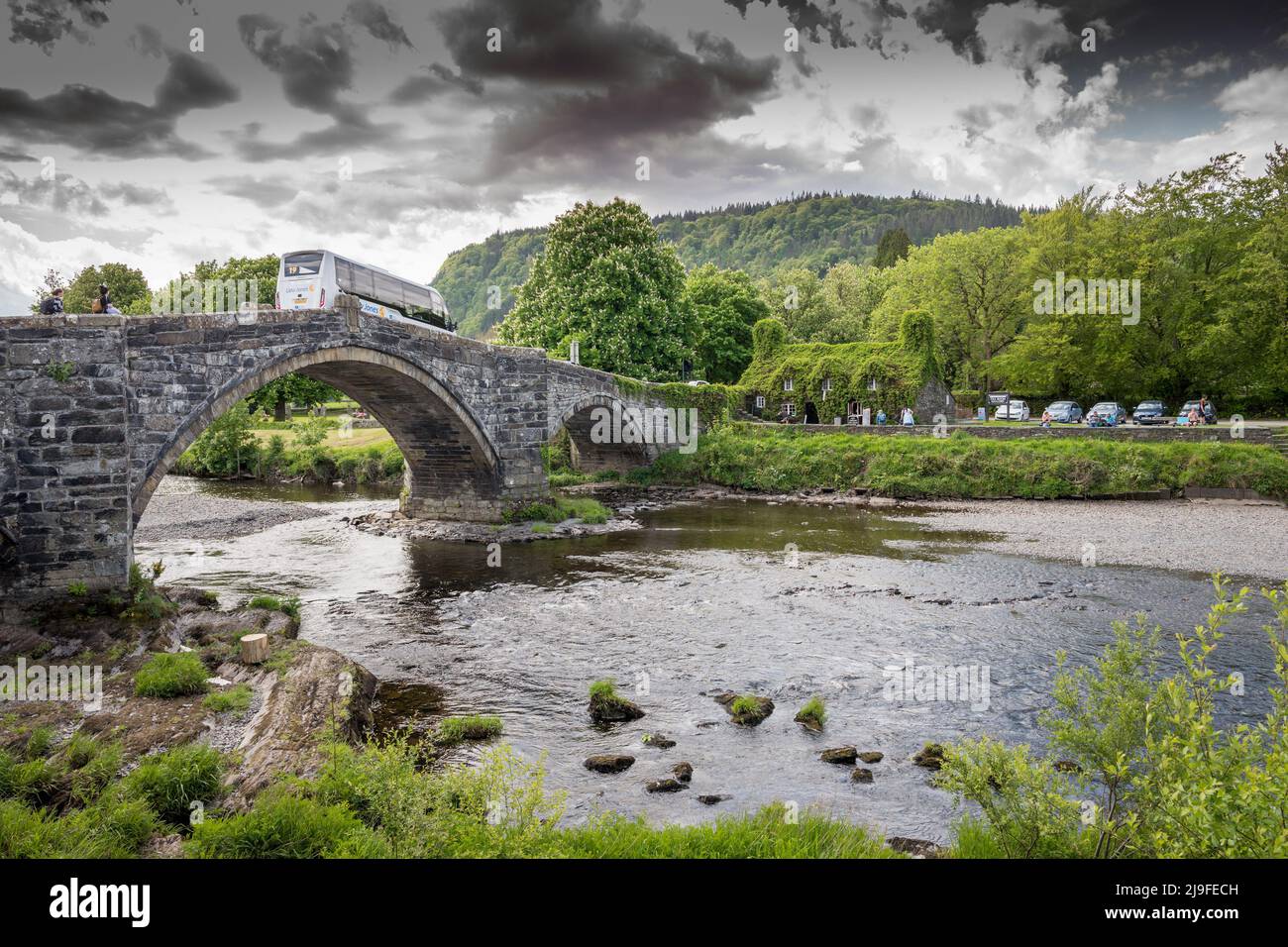 Pont Fawr (Llanrwst Bridge) River Conwy, Llanrwst, Conwy, Galles, Regno Unito Foto Stock