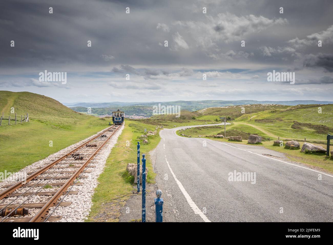 Tram vittoriani a fune che porta i turisti in cima alla grande Orme, Llandudno, Galles utilizzando la Grande Orme Tramway, Foto Stock
