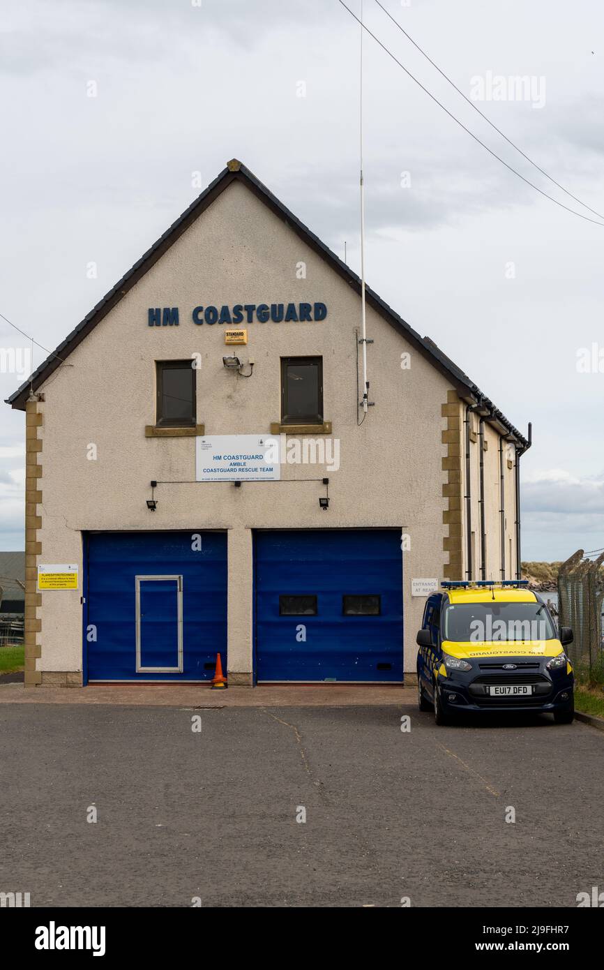 La stazione di guardia costiera al porto di ambolo, Northumberland, Regno Unito, una piccola città di pescatori. Foto Stock