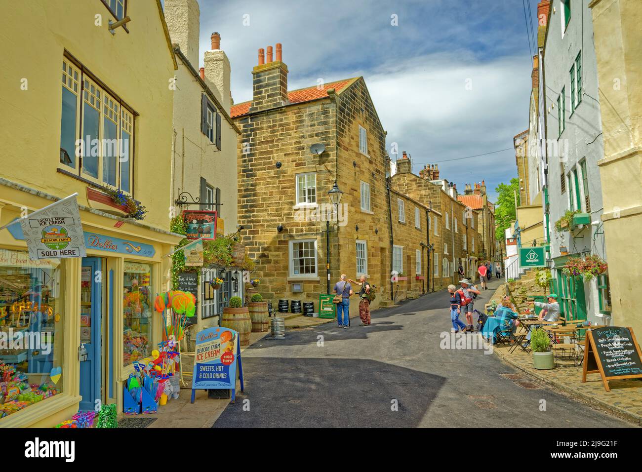 New Road, Robin Hood's Bay vicino a Whitby, North Yorkshire, Inghilterra. Foto Stock