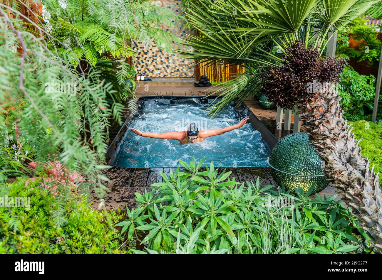 Londra, Regno Unito. 23rd maggio 2022. Paralympian Jessica-Jane Applegate al giardino "out of the Shadows" di Kate Gould's RHS Chelsea Flower Show - il Chelsea Flower Show 2022. Credit: Guy Bell/Alamy Live News Foto Stock