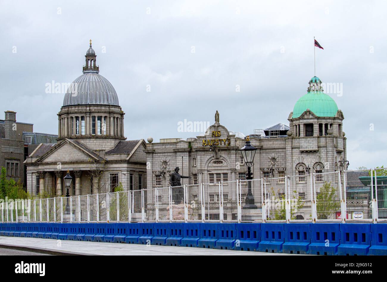 Un edificio in granito del Teatro di sua Maestà lungo Rosemount Viaduct vicino a Union Terrace Gardens ad Aberdeen, Scozia Foto Stock