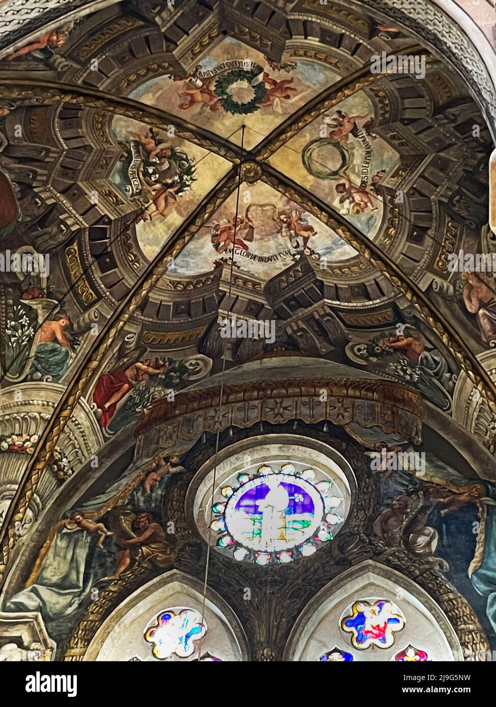 Chiesa di San Petronio, Bologna, Italia. Affreschi e vetrate nella Cappella di Sant'Antonio da Padova. Foto Stock