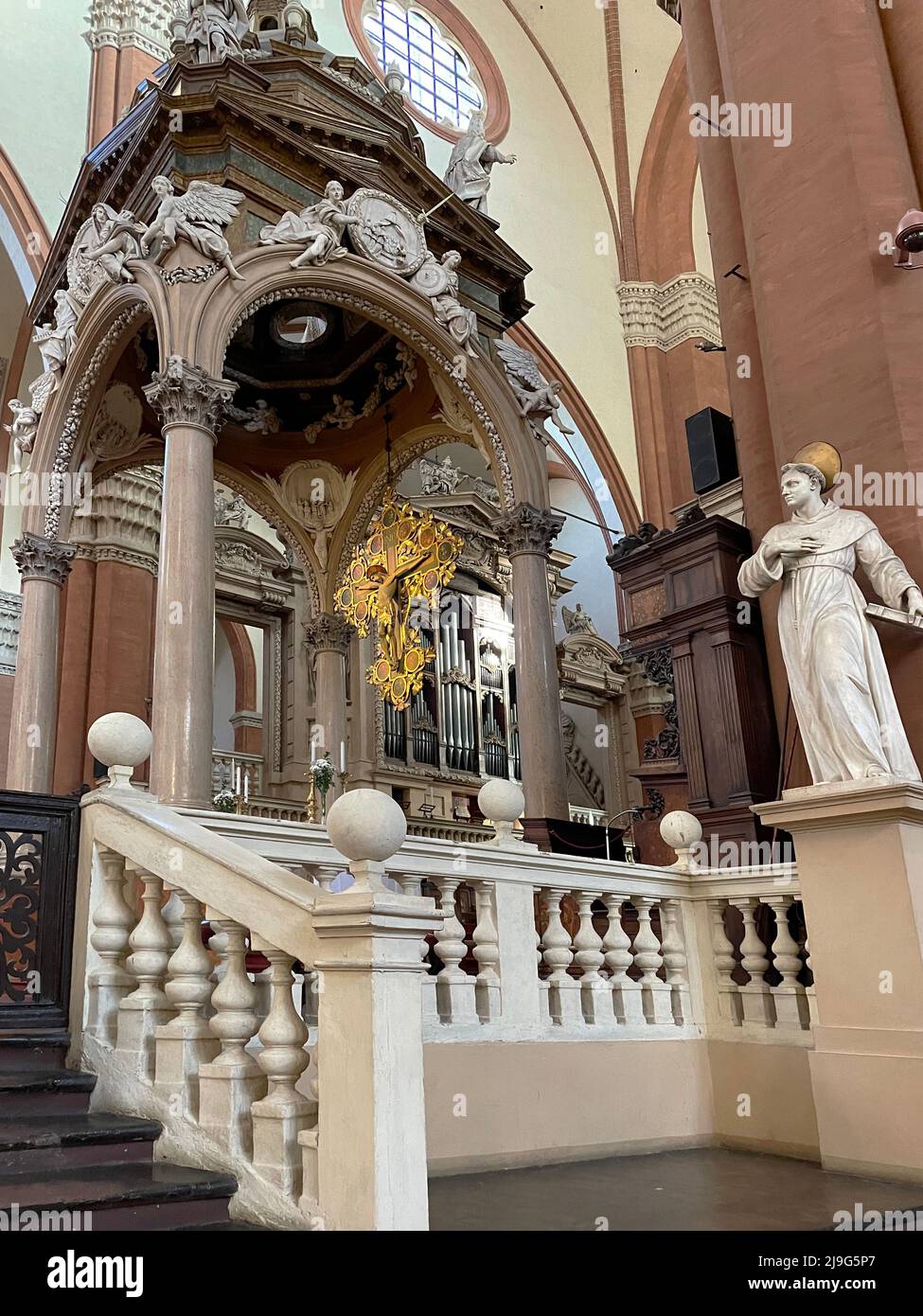 Bologna, Italia. Il ciborio all'interno della Chiesa di San Petronio. Foto Stock