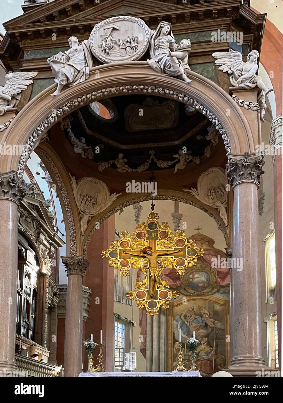 Bologna, Italia. Il ciborio all'interno della Chiesa di San Petronio. Foto Stock
