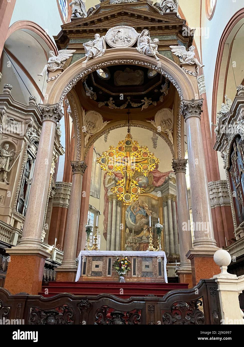 Bologna, Italia. Il ciborio all'interno della Chiesa di San Petronio. Foto Stock