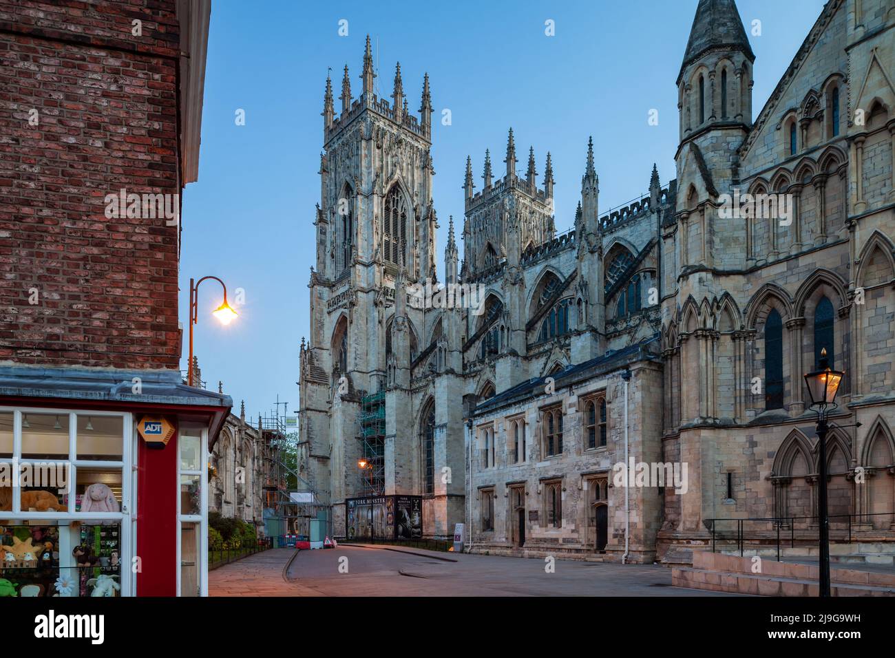 Dawn a York Minster, città di York, Inghilterra. Foto Stock