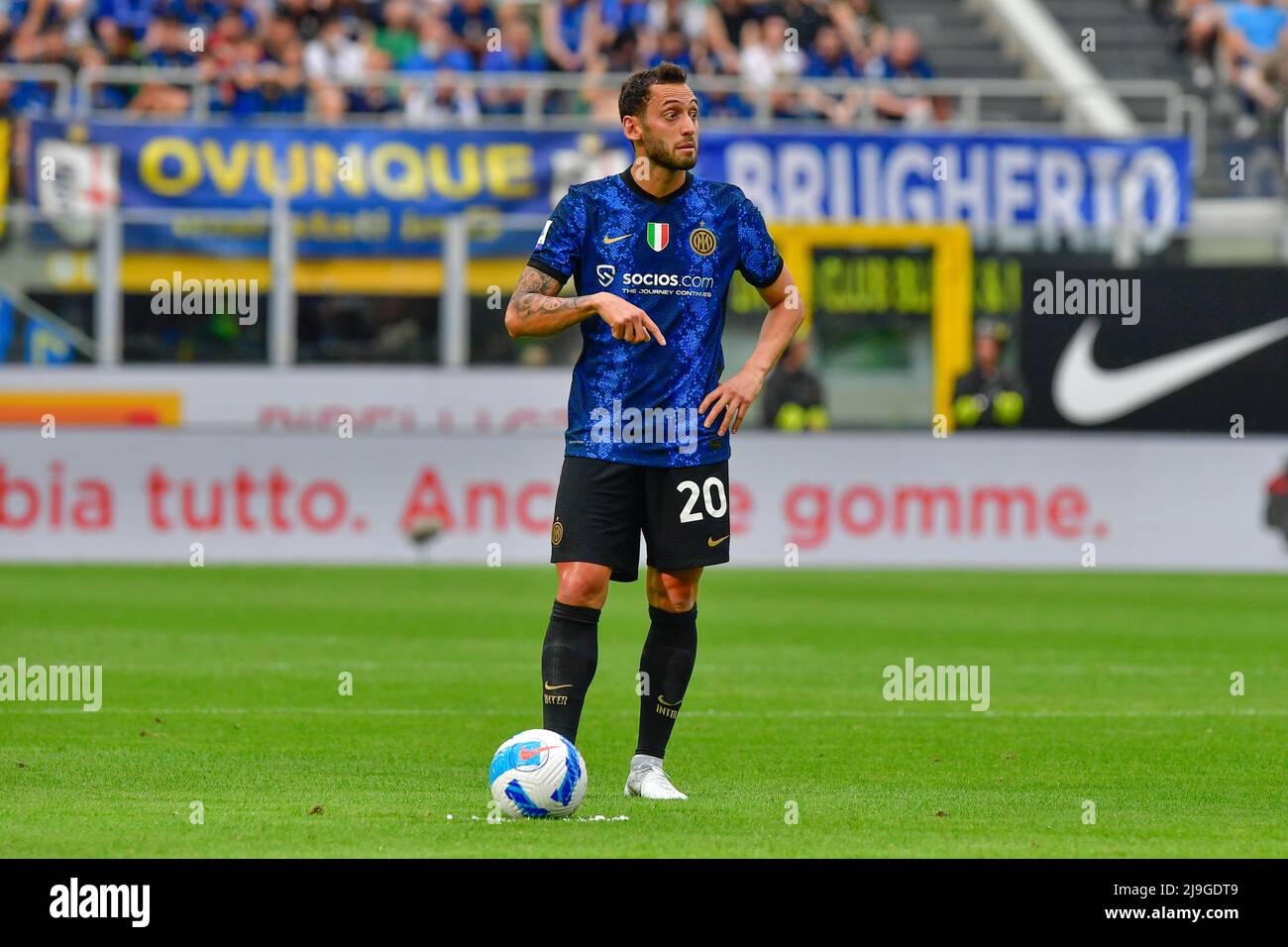 Milano, Italia. 22nd maggio 2022. Hakan Calhanoglu (20) di Inter ha visto nella serie un incontro tra Inter e Sampdoria a Giuseppe Meazza a Milano. (Photo Credit: Gonzales Photo/Alamy Live News Foto Stock