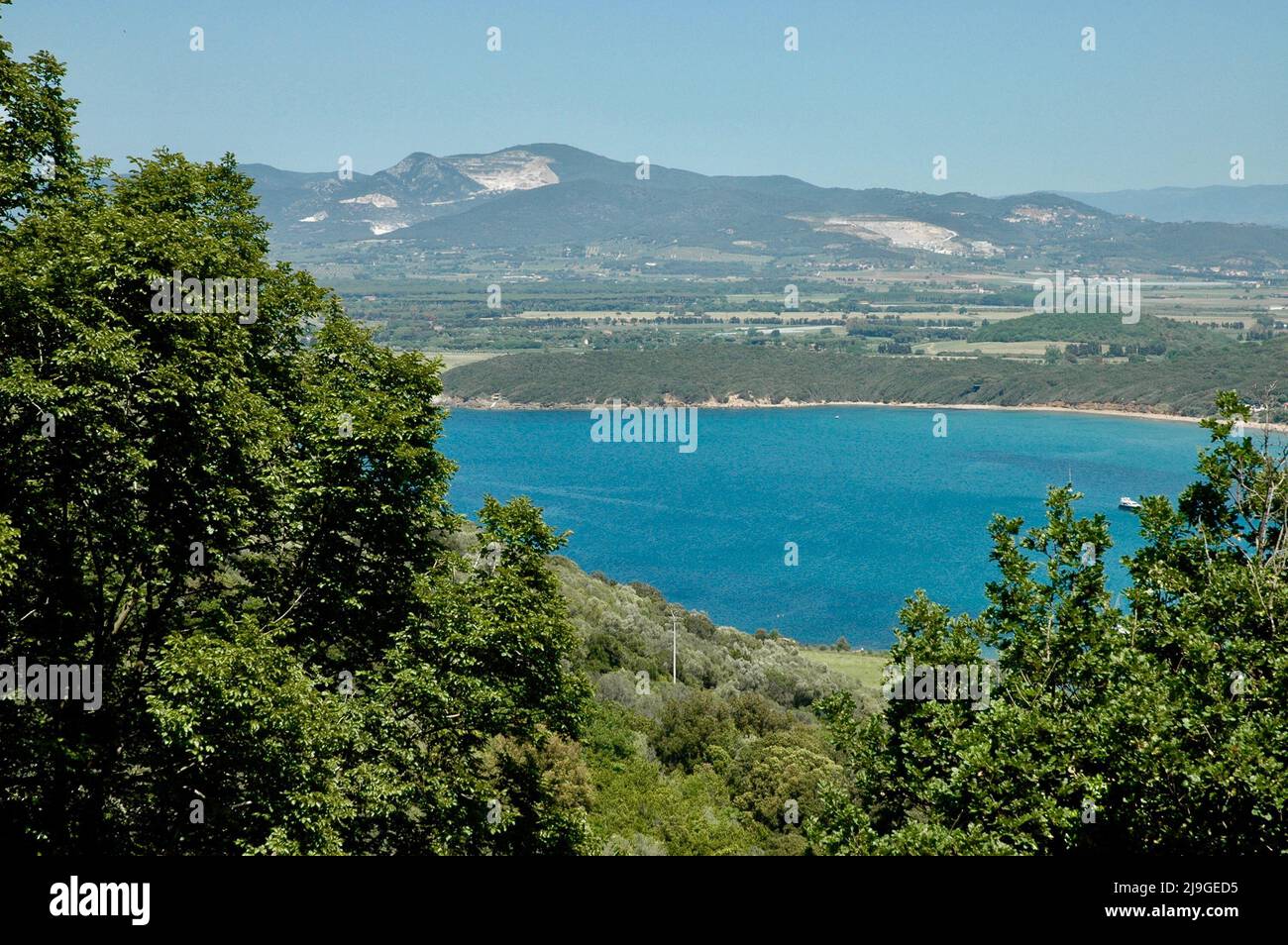 golfo di baratti visto dall'alto la città di Populonia Foto Stock