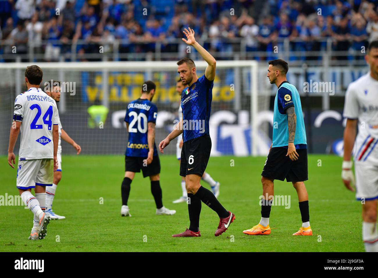 Milano, Italia. 22nd maggio 2022. Stefan de Vrij (6) dell'Inter ha visto dopo la Serie un incontro tra Inter e Sampdoria a Giuseppe Meazza a Milano. (Photo Credit: Gonzales Photo/Alamy Live News Foto Stock