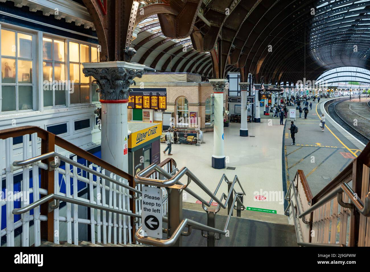 Interno della stazione di York, York, Inghilterra. Foto Stock