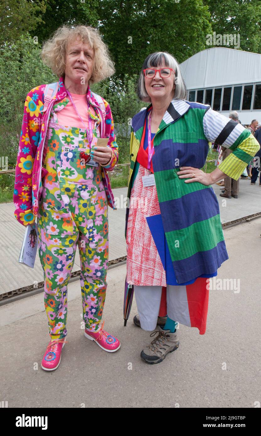 Londra, UK, 23 maggio 2022: Anteprima del giorno al Chelsea Flower Show: Grayson Perry e moglie Philippa Perry. Anna Watson/Alamy Live News Foto Stock