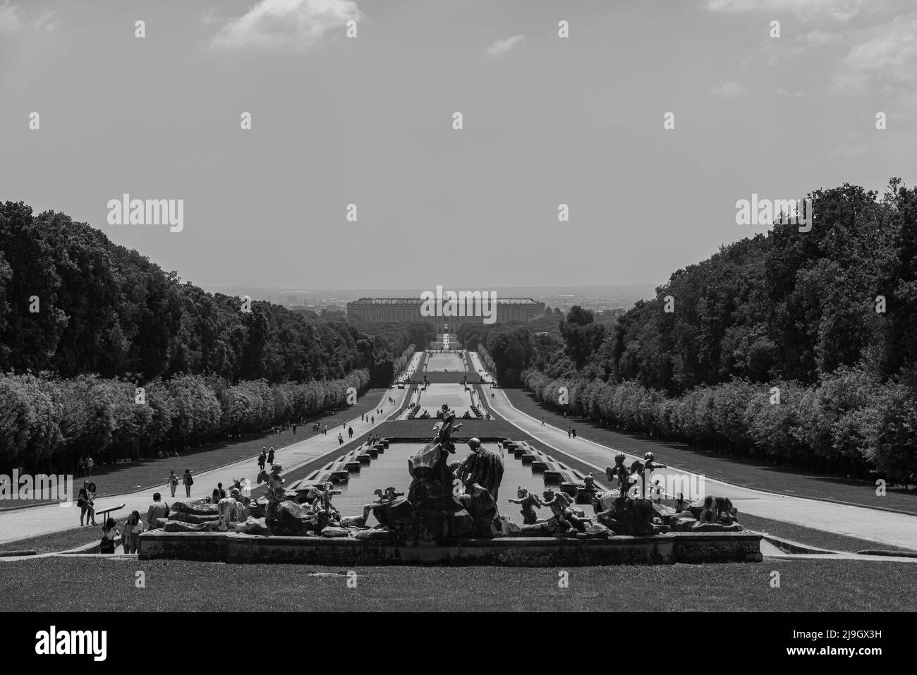 La Reggia di Caserta è una residenza reale, storicamente appartenente ai Borboni delle due Sicilie, situata a Caserta. Foto Stock