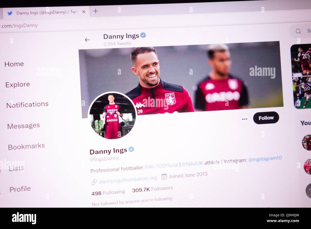 KONSKIE, POLONIA - 21 maggio 2022: Account Twitter ufficiale Danny Ings visualizzato sullo schermo del laptop Foto Stock