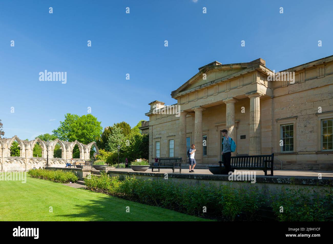 Mattina di primavera al museo dello Yorkshire a York, Inghilterra. Foto Stock