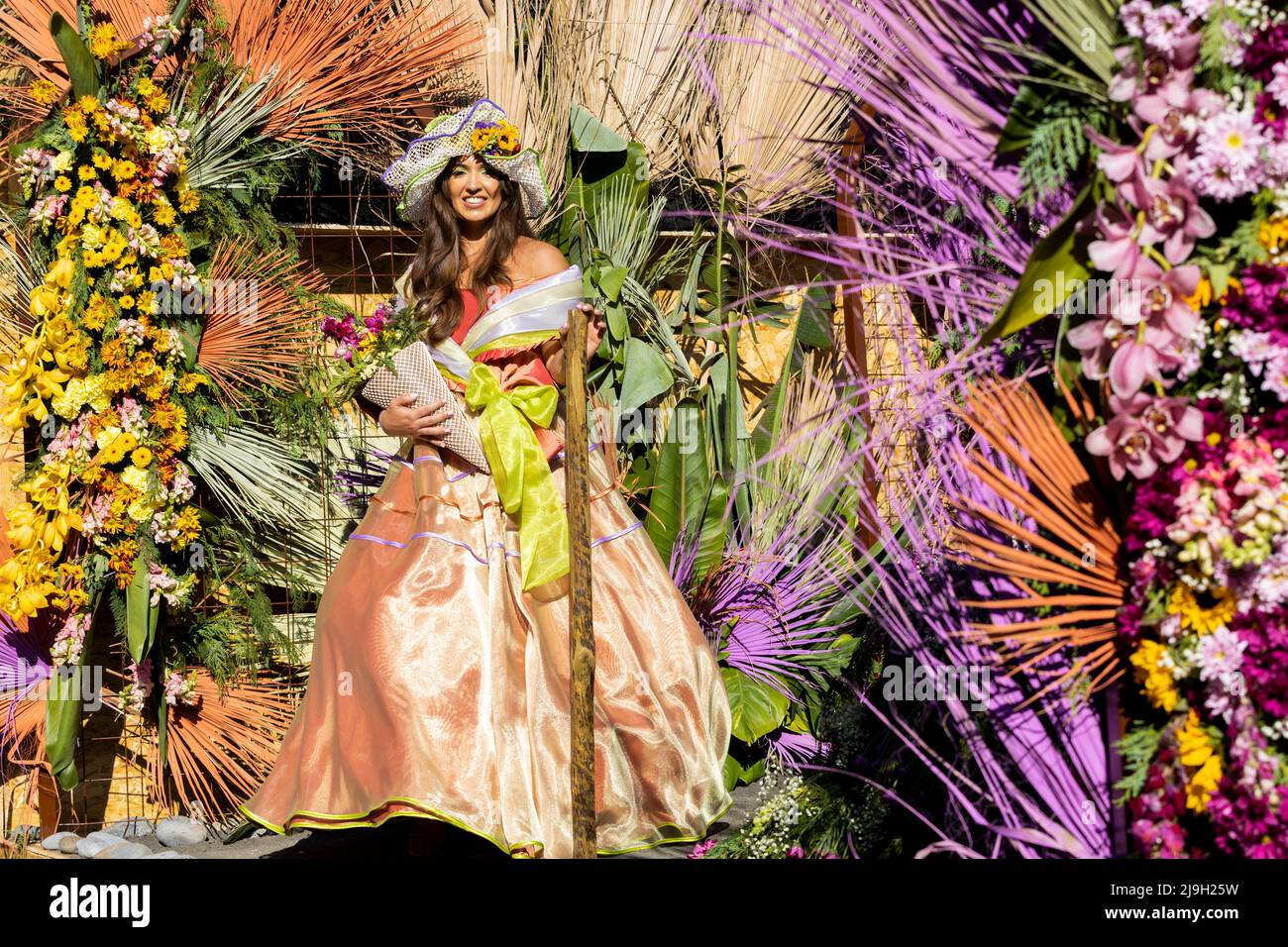 Funchal, Madeira - 8 maggio 2022: Il famoso Festa da Flor di Madeira. La sfilata di fiori a Funchal. Foto Stock