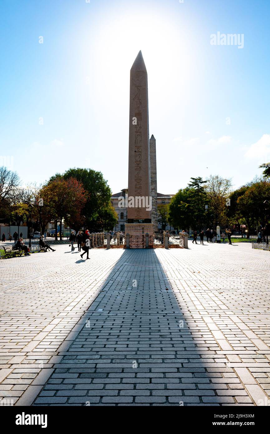 Dikilitas o Obelisco di Teodosio in Piazza Sultanahmet ad Istanbul. Istanbul Turchia - 11.10.2021 Foto Stock