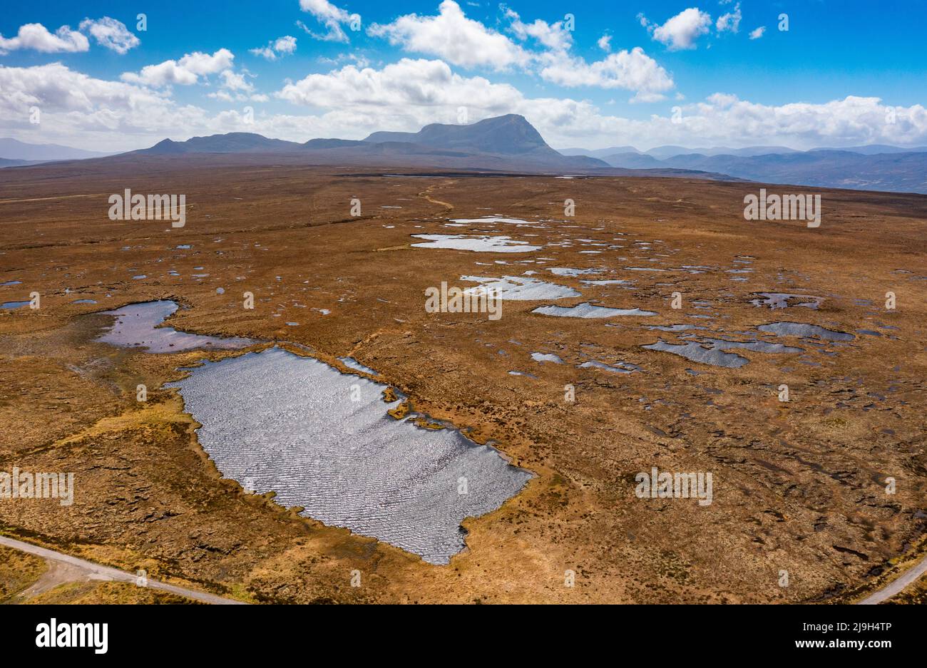 Vista aerea della coperta di Flow Country Bog nella penisola Di A' Mhòine (Moine) a Sutherland, Highlands scozzesi, Scozia Foto Stock