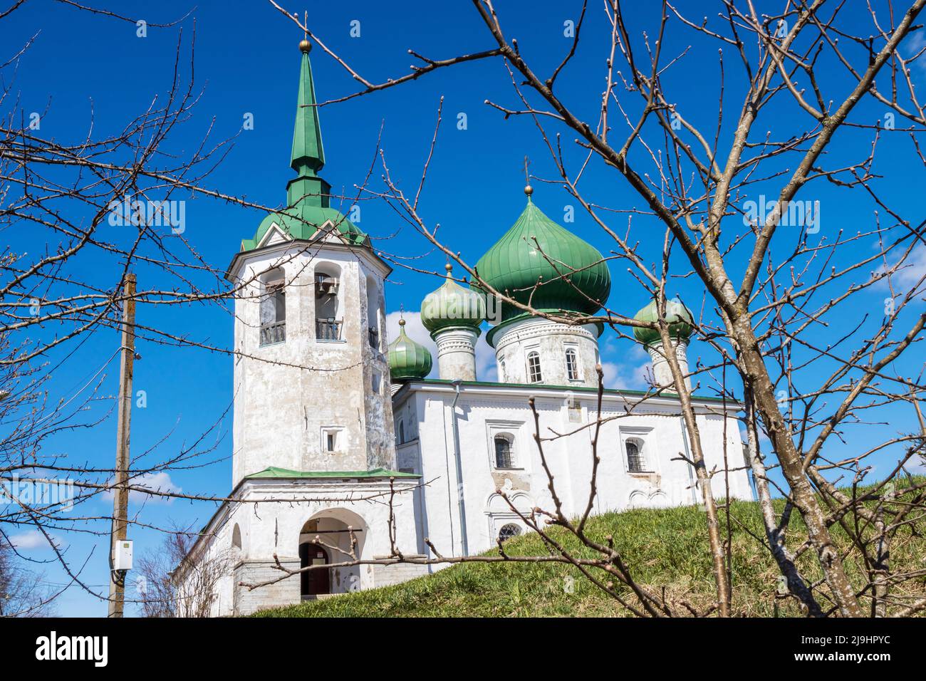 Staraya Ladoga, Russia - 02 maggio 2022. Chiesa di San Giovanni Battista Natività sul Monte Malisheva in Staraya Ladoga.Russia. Foto Stock