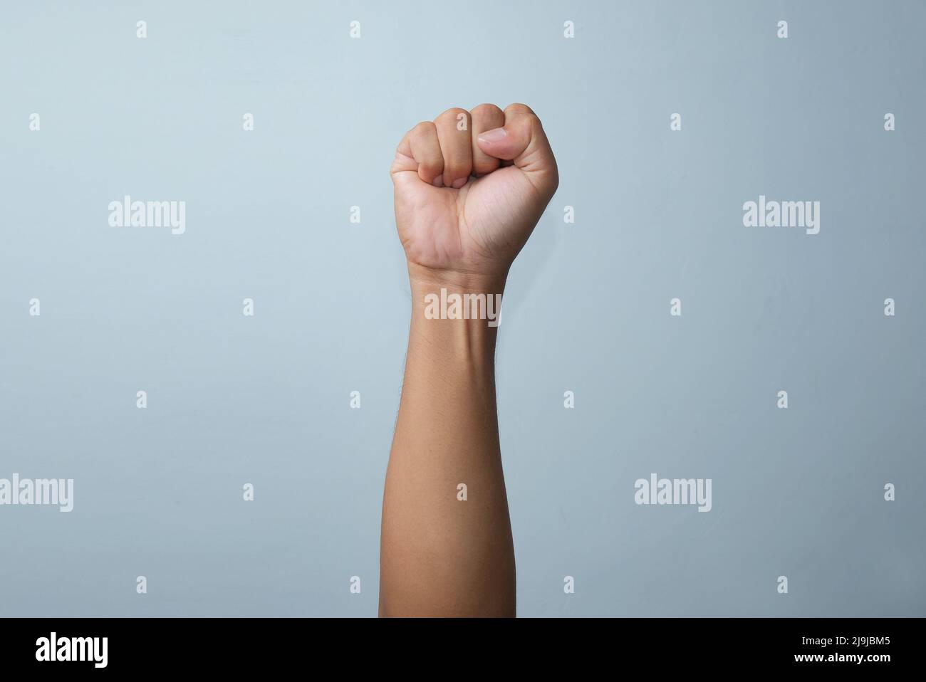 vista frontale della mano aggrappata all'aria Foto Stock