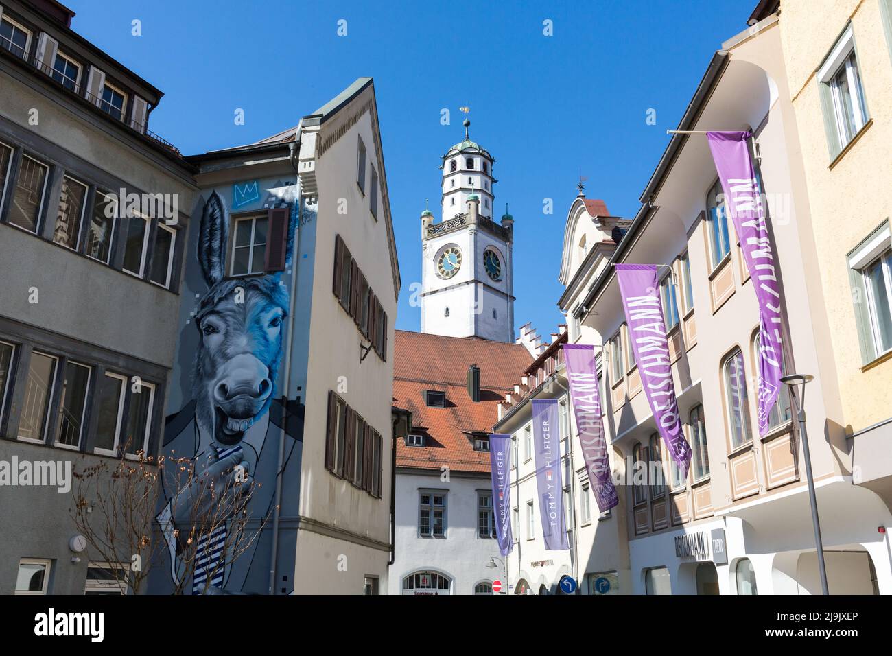 Ravensburg, Germania - Mar 23, 2022: Vista sul Blaserturm nel centro della città di Ravensburg. Foto Stock