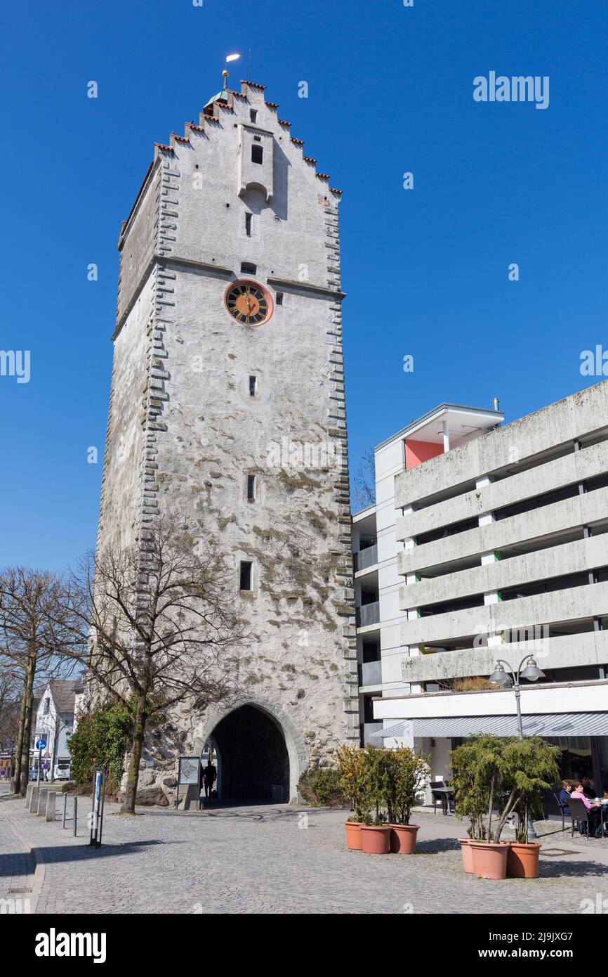 Ravensburg, Germania - Mar 23, 2022: Vista sulla torre Untertor. In passato parte delle mura della città di Ravensburg. Foto Stock