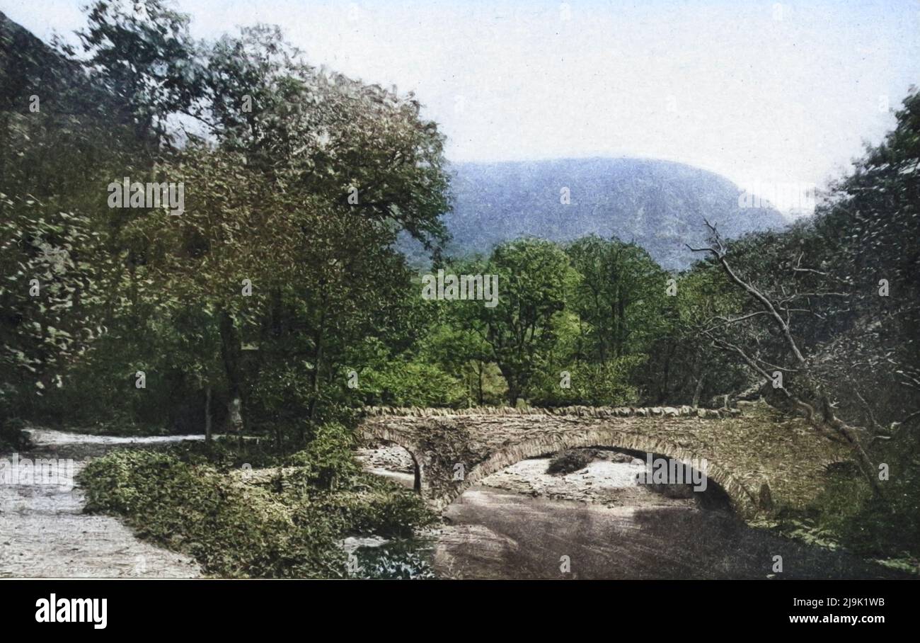 RURALE, RIPOSO E AL RIPARO TRANQUILLO da una fotografia da ' vita rurale in Inghilterra ' dal libro ' il libro di schizzo di Geoffrey Crayon, gent ' di Washington Irving, 1783-1859; data di pubblicazione 1895 Editore New York : G.P. Putnam's Sons The Sketch Book of Geoffrey Crayon, Gent., comunemente chiamato Sketch Book, è una raccolta di 34 saggi e racconti scritti dall'autore americano Washington Irving. È stato pubblicato in serie nel 1819 e nel 1820. La collezione comprende due delle storie più note di Irving, attribuite allo storico olandese Diedrich Knickerbocker: 'T Foto Stock
