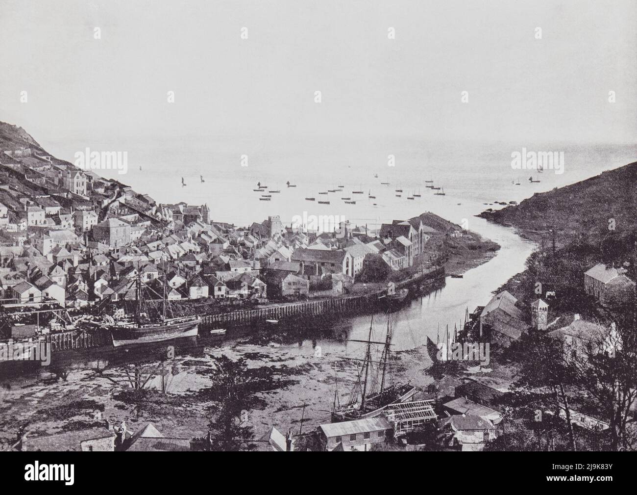 Looe, Cornovaglia, Inghilterra. Vista dalle colline che mostrano l'estuario nel 19th secolo. Da tutta la costa, un Album di immagini da fotografie dei principali luoghi di interesse del mare in Gran Bretagna e Irlanda pubblicato Londra, 1895, da George Newnes Limited. Foto Stock