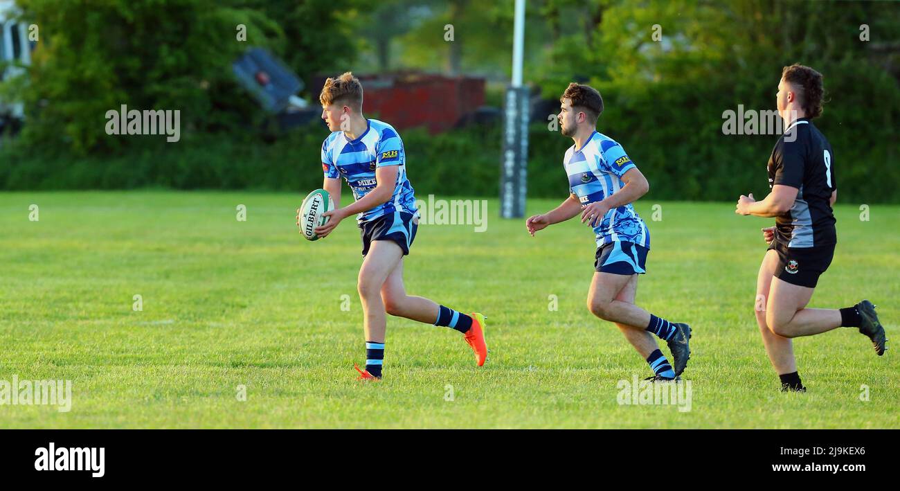 La ST dà il via alla RFC Youth contro Burryport RFC Youth Plate Final 2022 Foto Stock