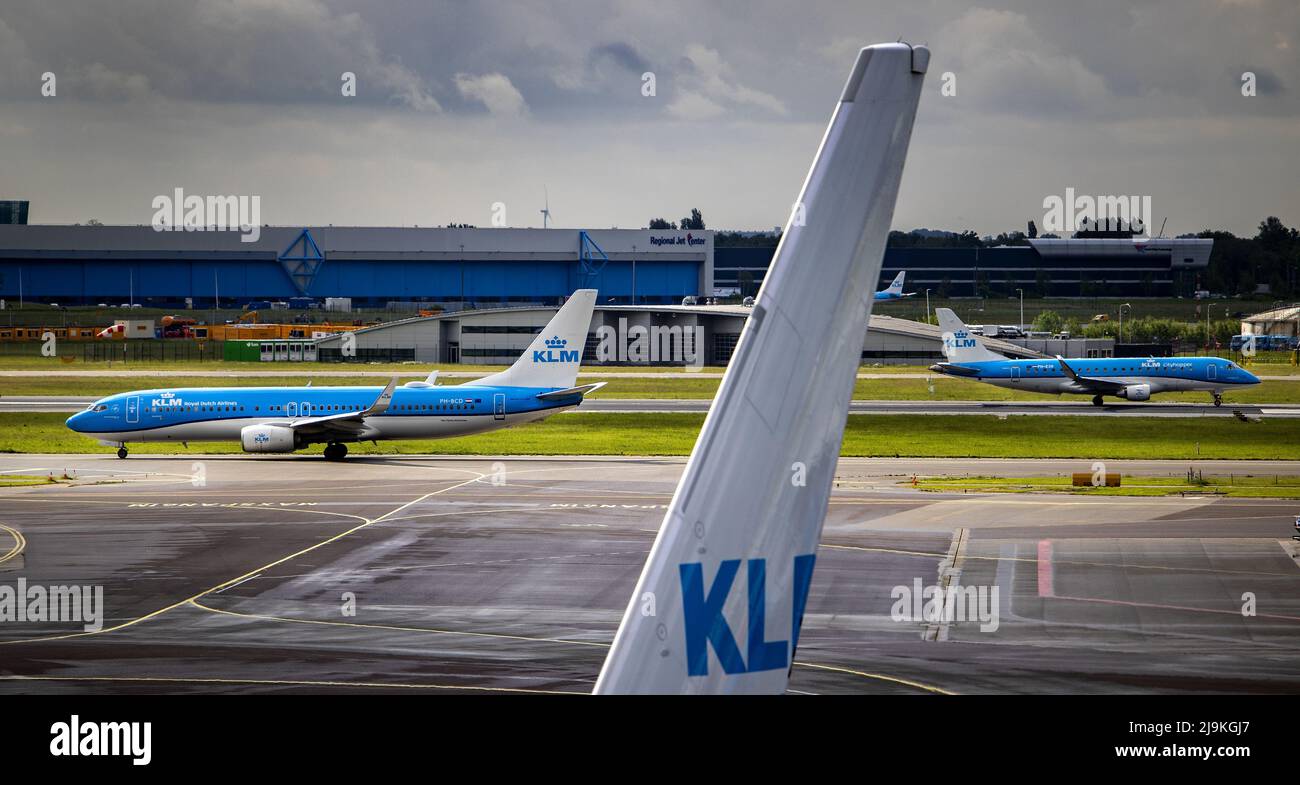 2022-05-24 09:39:54 SCHIPHOL - aereo KLM a Schiphol. Il gruppo Air France-KLM vuole raccogliere quasi 2,3 miliardi di euro con l'emissione di azioni per ripagare più rapidamente gli aiuti di Stato ricevuti durante la crisi corona e rafforzare il suo bilancio. ANP RAMON VAN FLYMEN olanda OUT - belgio OUT Foto Stock