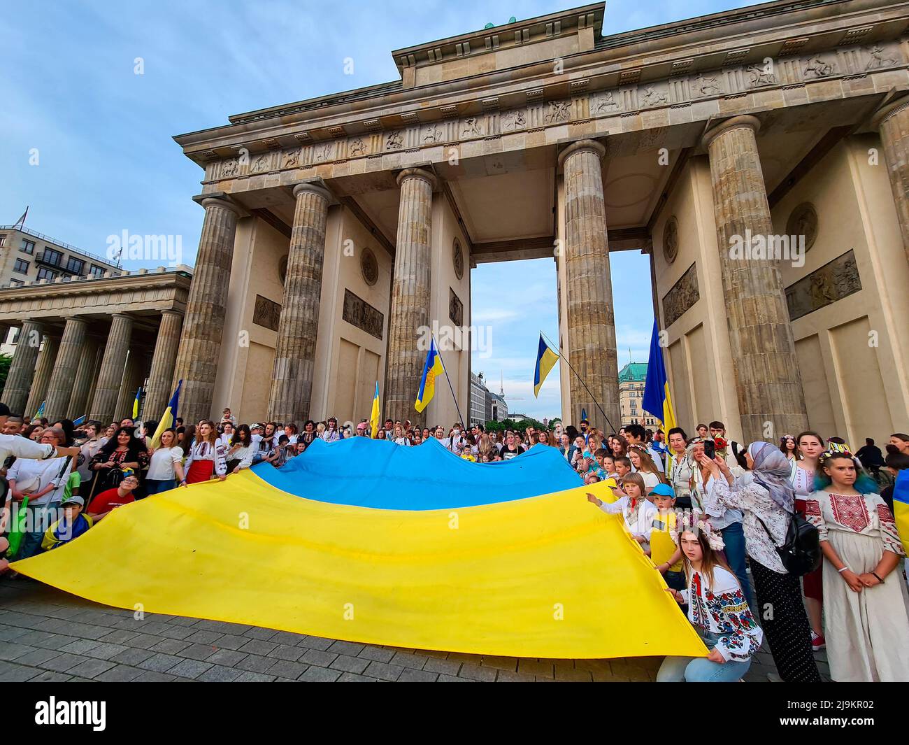 Impressionen - Demonstration ukrainischer Muetter mit ihren Kindern gegen die russische Invasion der Ukraine, 19. Mai 2022, Berlino / Impression - dem Foto Stock