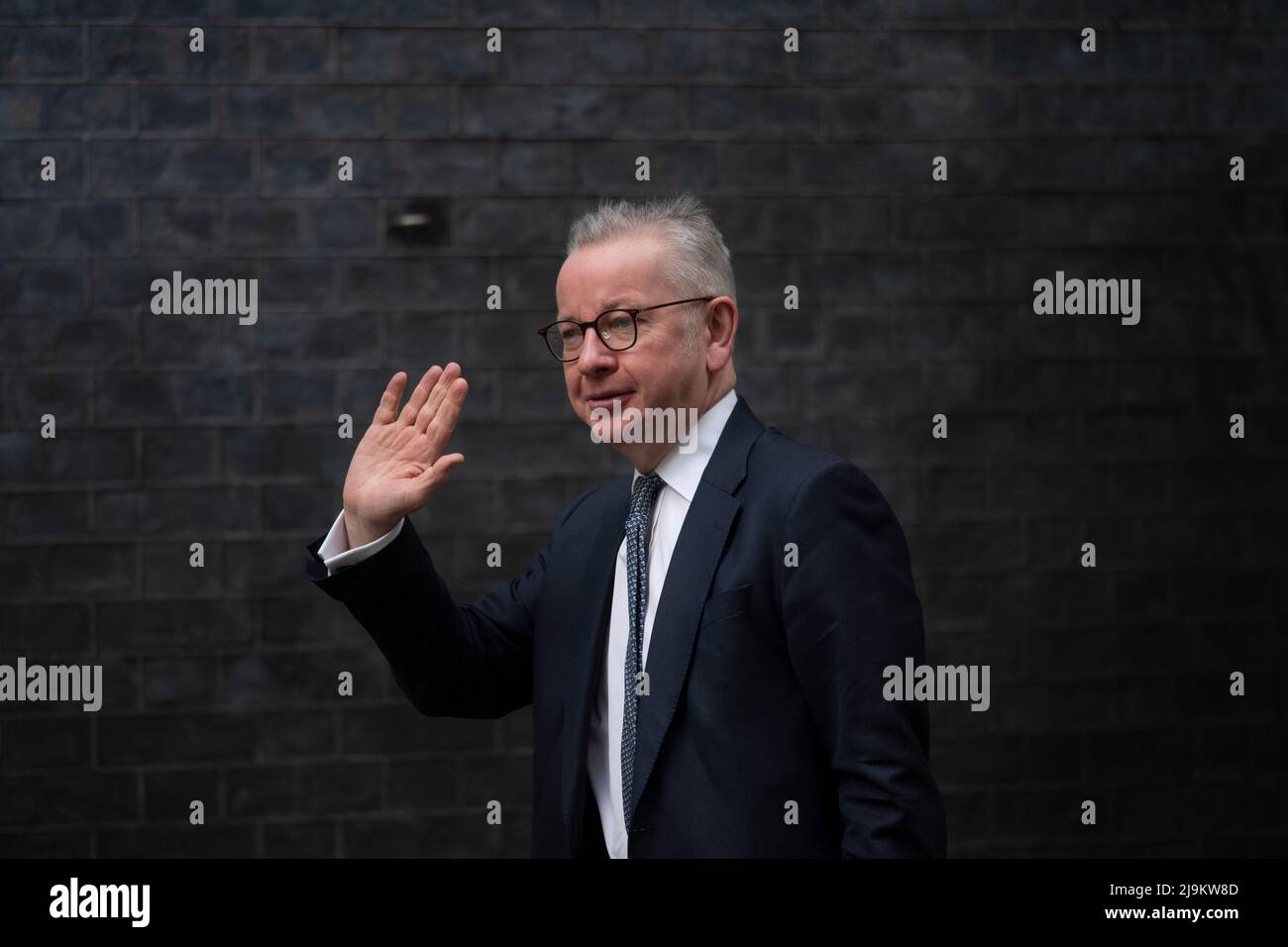 Downing Street, Londra, Regno Unito. 24 maggio 2022. Michael Gove MP, Segretario di Stato per il livellamento, l'edilizia e le comunità, Ministro per le relazioni intergovernative a Downing Street per la riunione settimanale del gabinetto. Credit: Malcolm Park/Alamy Live News. Foto Stock