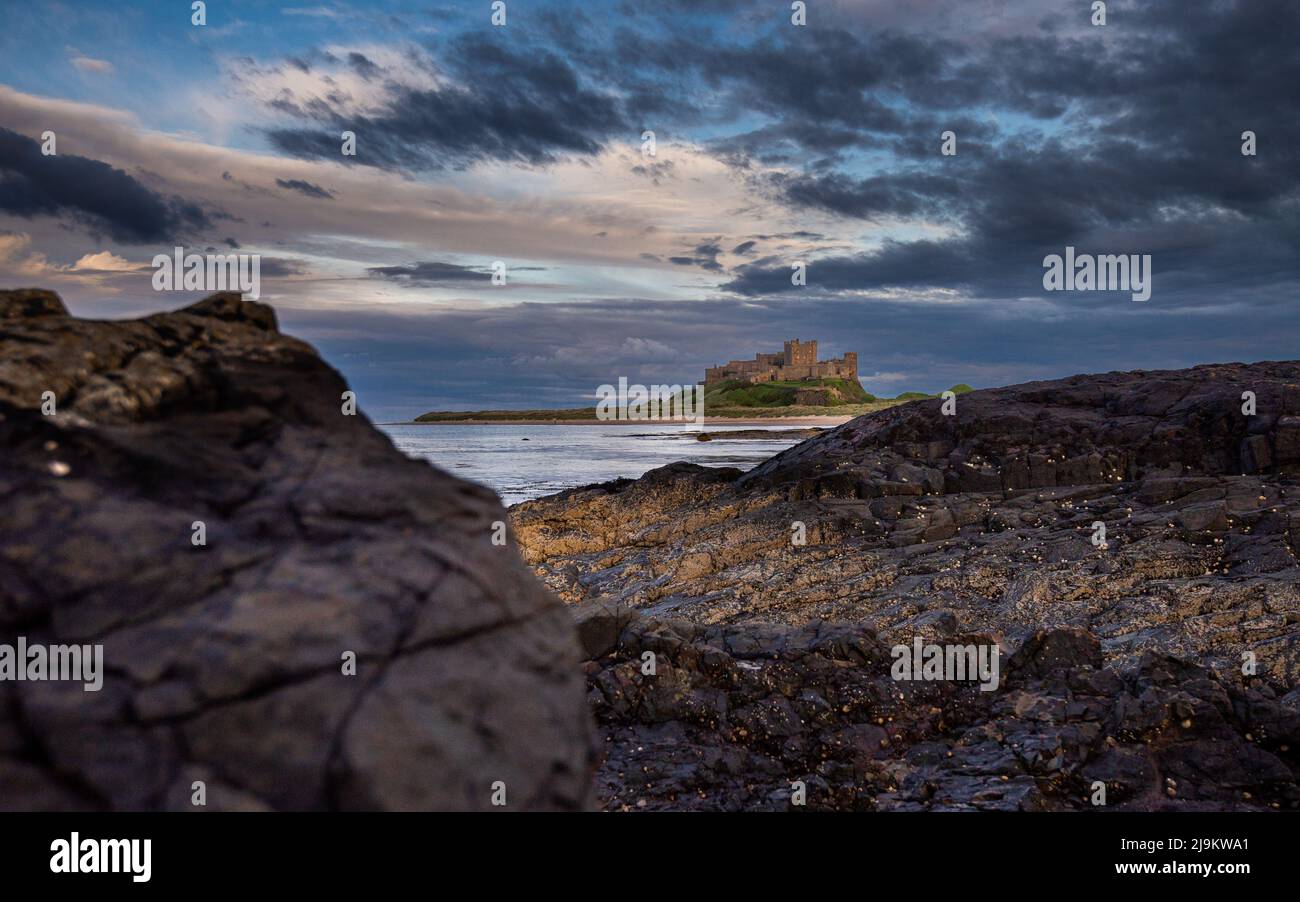Castello di Bambburgh sulla costa del Northumberland. Foto Stock