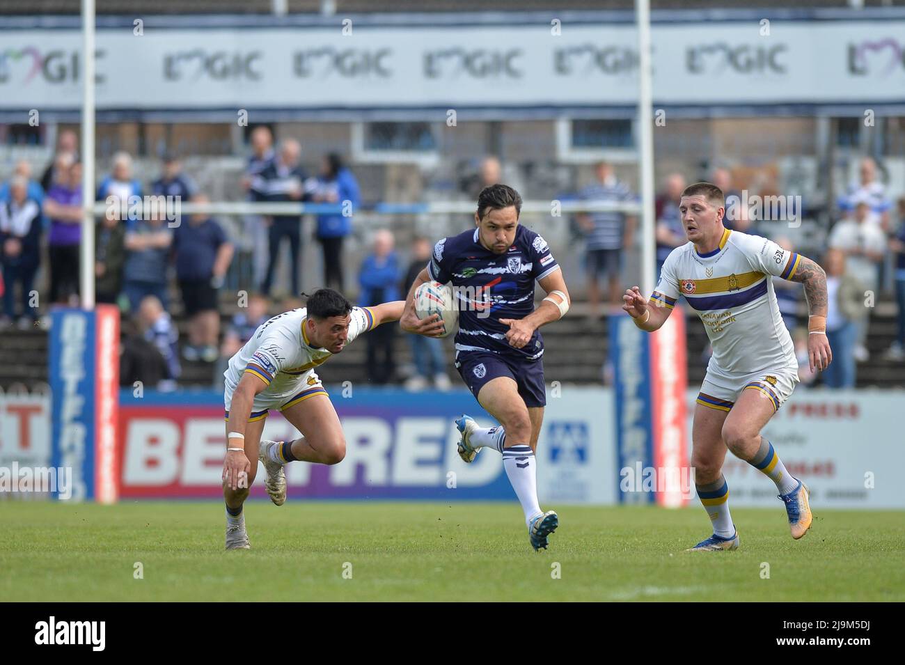 Featherstone, Inghilterra - 21st maggio 2022 - Tom Holmes di Featherstone Rovers fa una pausa. Rugby League Betfred Championship Featherstone Rovers vs Whitehaven RLFC al Millenium Stadium, Featherstone, Regno Unito Dean Williams Foto Stock