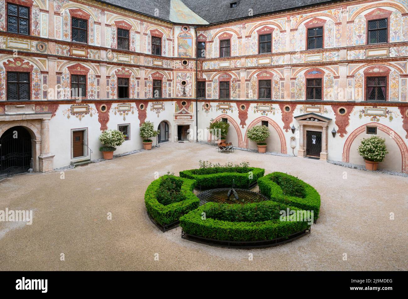patio del castello di Tratzberg in Tirolo Foto Stock