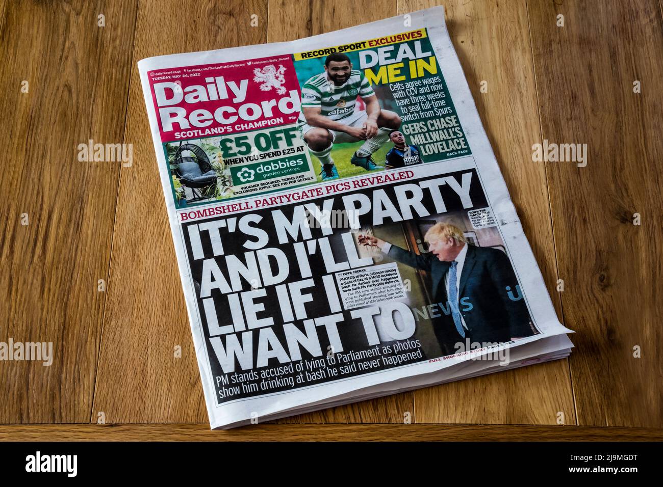 24 maggio 2022. Il titolo della prima pagina del Daily Record scozzese legge è il mio partito e mi mentirò se voglio dopo nuove immagini emergere di Boris Johnson & Downing Street blocchi parti. Foto Stock