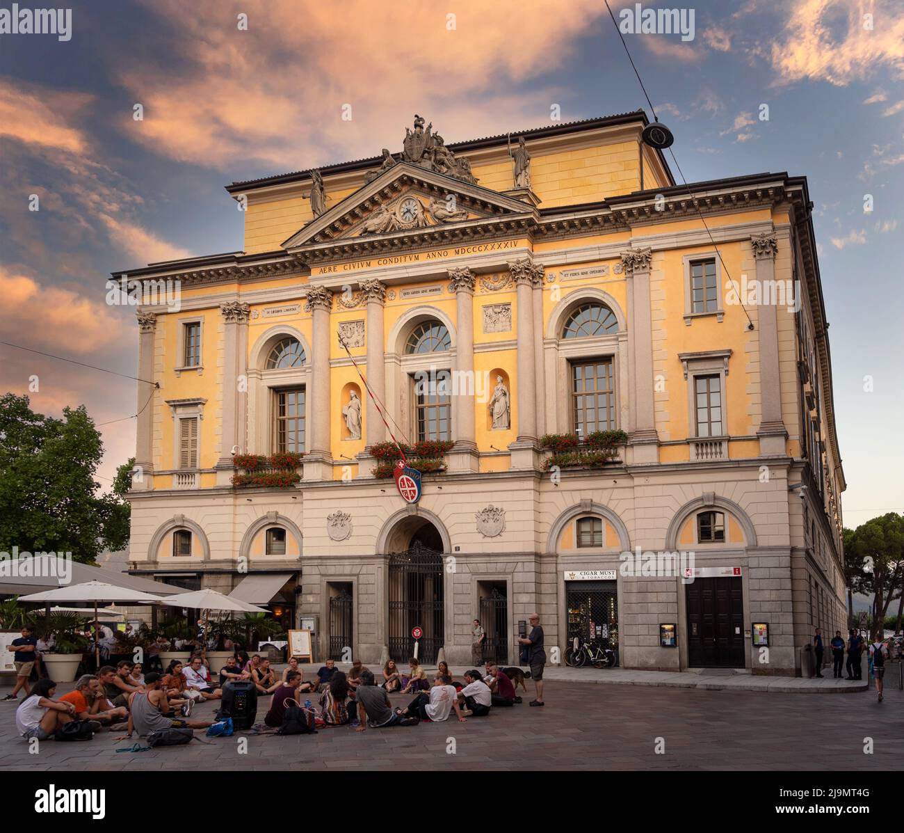 Veduta del Municipio di Lugano, il Municipio di Piazza della, insieme ad altri edifici di piazza riforma a Lugano, in Svizzera Foto Stock
