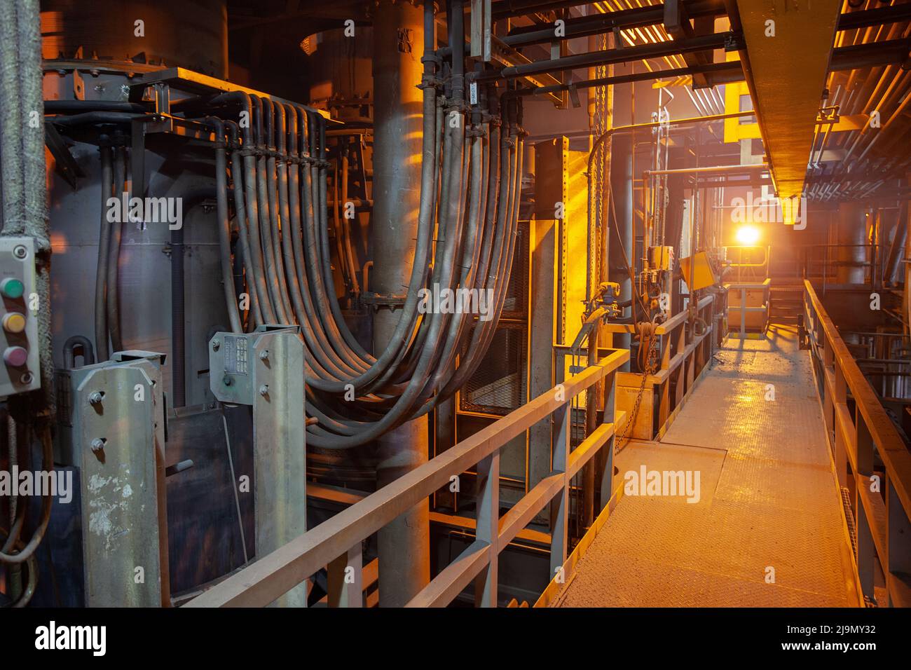 Il cuore della raffinatezza: Struttura del forno e flusso elettrico Foto Stock