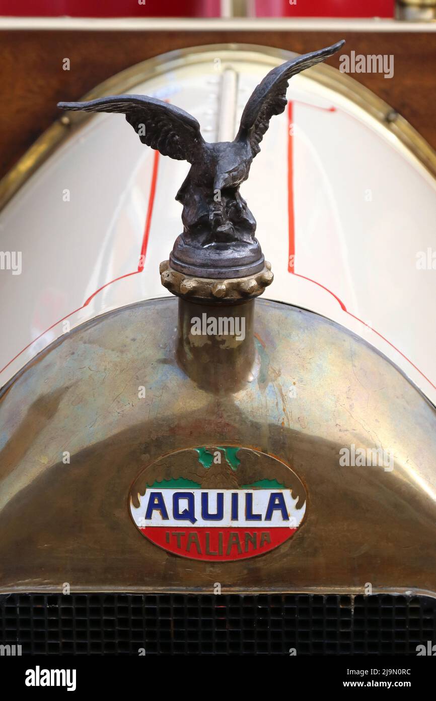 Carpi (Modena) Italy, May 2022, dettaglio del logo di un'antica auto italiana Aquila del 1910, una classica auto da collezione d'epoca Foto Stock