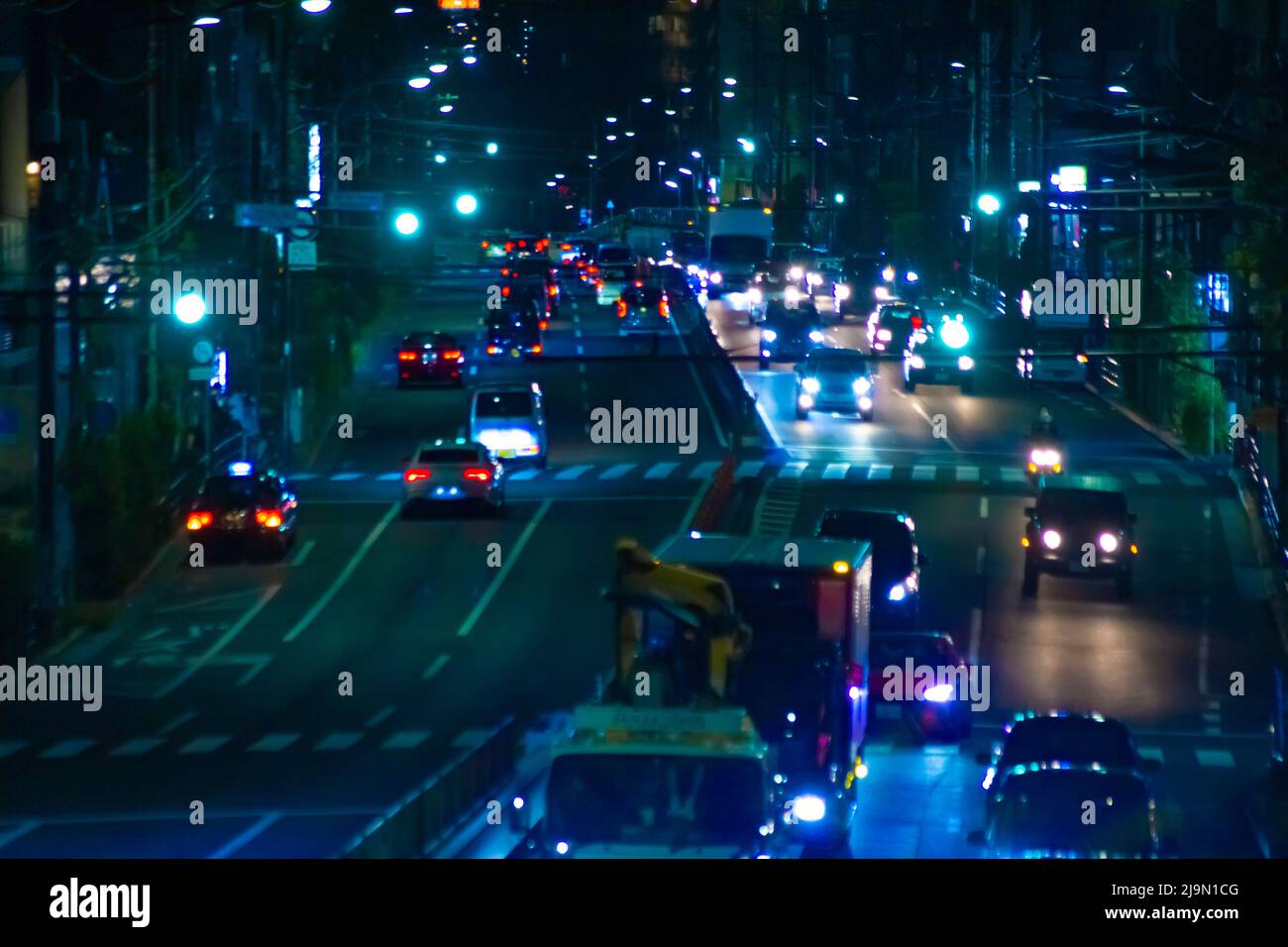 Un ingorgo notturno nella strada del centro di Tokyo Foto Stock