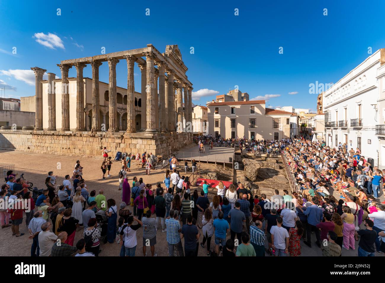 Merida, Estremadura, Spagna - 22 maggio 2022 - Inaugurazione dell'edizione XXXII dell'EMERITA LUDICA nel Tempio di Diana con la sua lotta gladiatrice Foto Stock