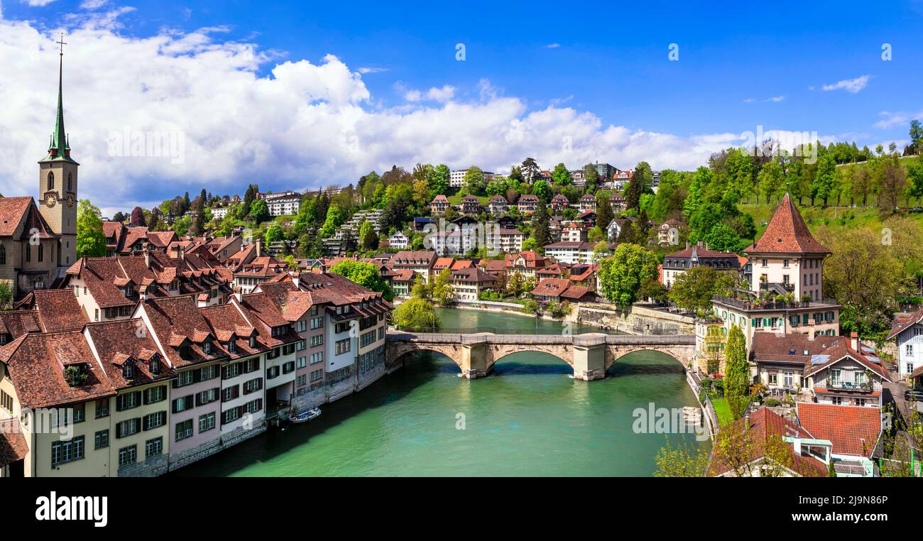 Svizzera. Viaggi e monumenti svizzeri. Ponti e canali romantici della capitale Berna Foto Stock