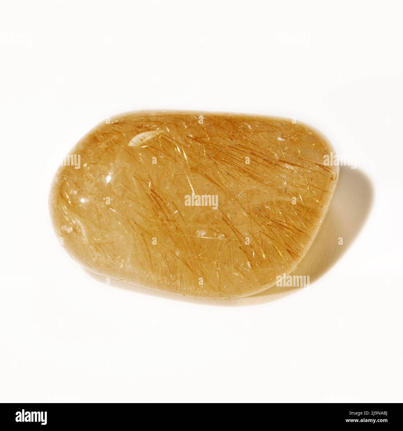 Macro primo piano Fotografia a colori di 'quarzo dorato rutilato' una gemma di cristallo semi preziosa usata nella terapia di guarigione del cristallo Foto Stock