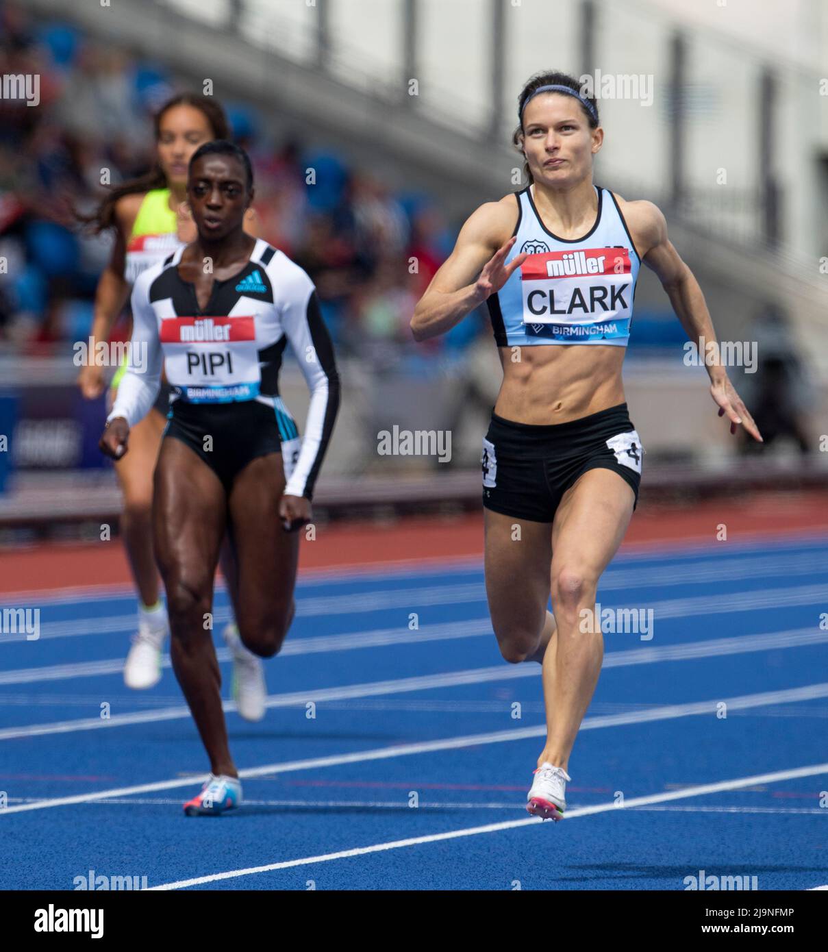 Ama Pipi e Zoey Clark gareggiano nella gara femminile del 400m alla Birmingham Diamond League, Birmingham Inghilterra, il 12 maggio 2022 a Birmingham, Englan Foto Stock