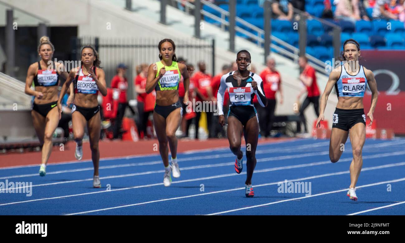 Ama Pipi e Zoey Clark gareggiano nella gara femminile del 400m alla Birmingham Diamond League, Birmingham Inghilterra, il 12 maggio 2022 a Birmingham, Englan Foto Stock
