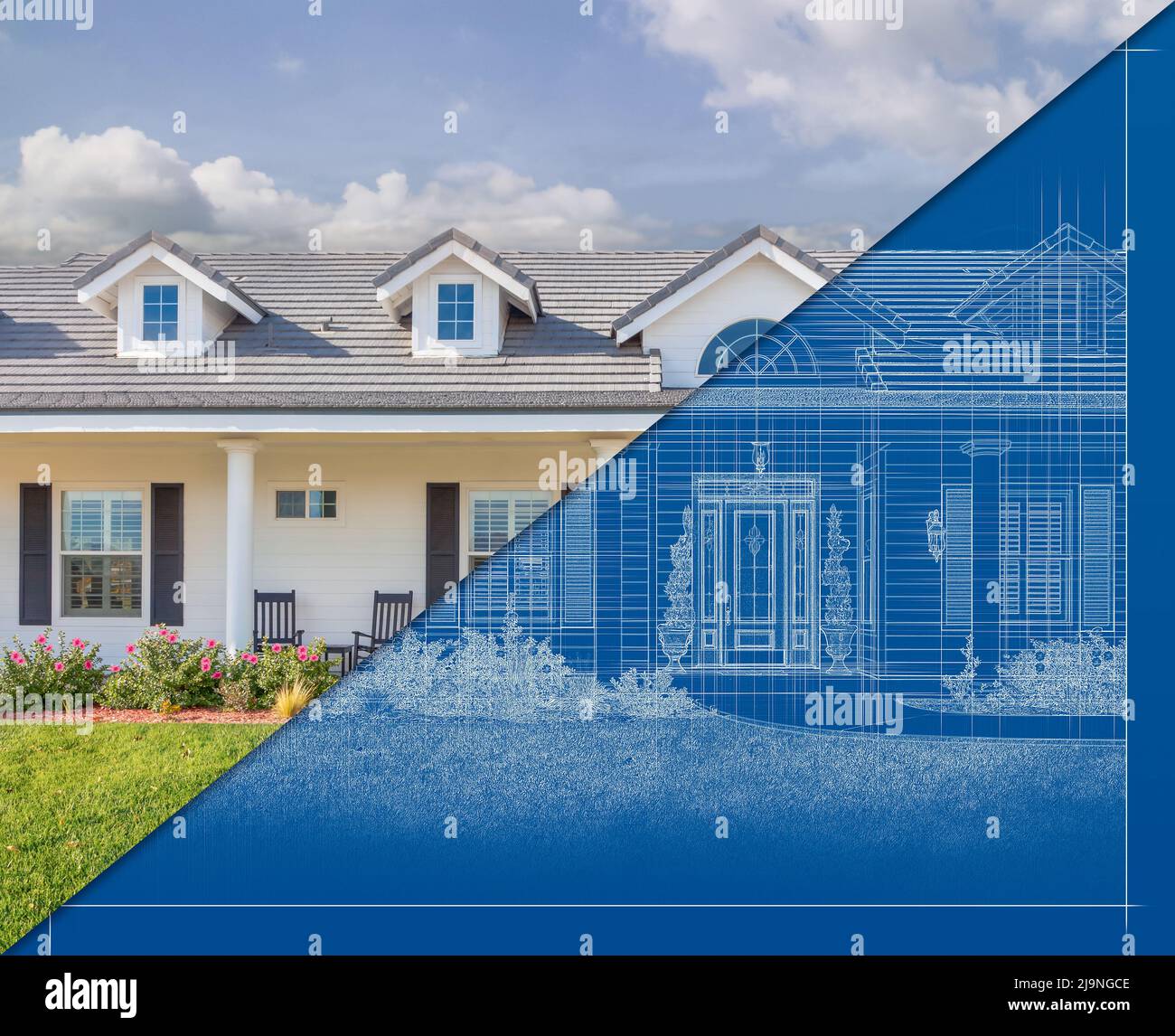 Prima e dopo di disegno di Blueprint della Casa personalizzata alla costruzione finita. Foto Stock