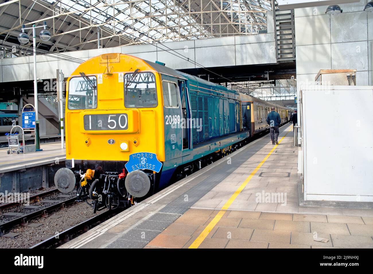 Classe 20 189 con il treno charter Morris 100 Express alla stazione ferroviaria di Manchester Piccadilly, Inghilterra Foto Stock