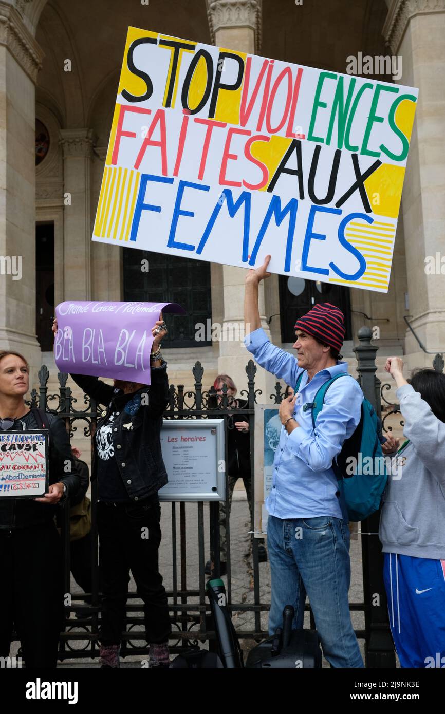 Le femministe si radunano a Parigi contro la nomina al governo di nuovi ministri (Abad, Darmanin, Dupont Moretti) che hanno lamentele di molestie Foto Stock