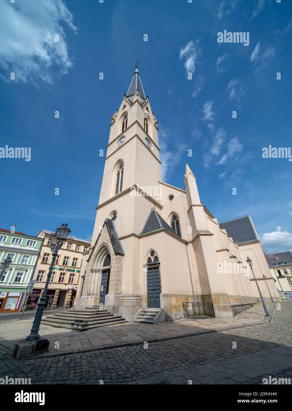Chiesa di Sant'Antonio il Grande nella città di Liberec (Reichenberg). Costruito nel 16th secolo, adattato in stile barocco e neo-gotico più tardi. Foto Stock