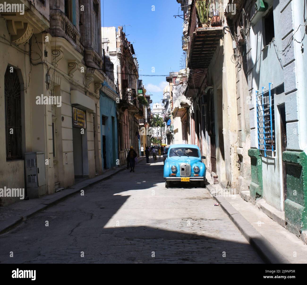 L'altro lato dell'Avana (Cuba), la parte vecchia della città, la parte genuina e non turistica dove vivono le persone comuni. Foto Stock